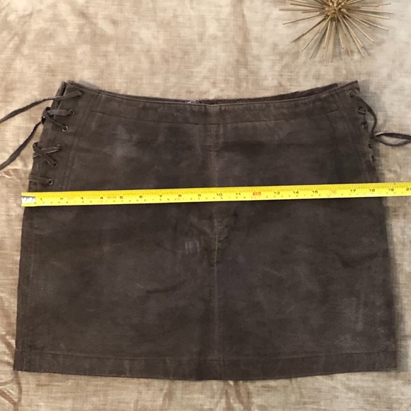 Y2K B.B. Dakota Brown Suede Mini Skirt - Picture 4 of 11